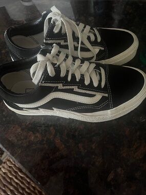 Vans Black and White Old Skool Style Low-Top Sneakers